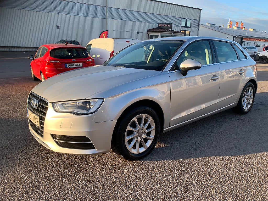 Audi A3 Sportback 1.6 TDI Attraction, Comfort Nyservad Besiktad