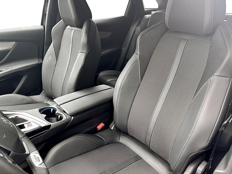 Bild på Peugeot 3008 GT 1.2 PT 130hk Aut B-KAMERA CARPLAY