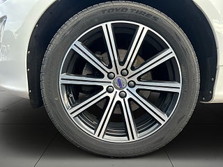 Volvo XC60 D4 AWD Geartronic Drag/Kamera/P-Värm/Pano/Skinn/S&Vdäck – bild 14