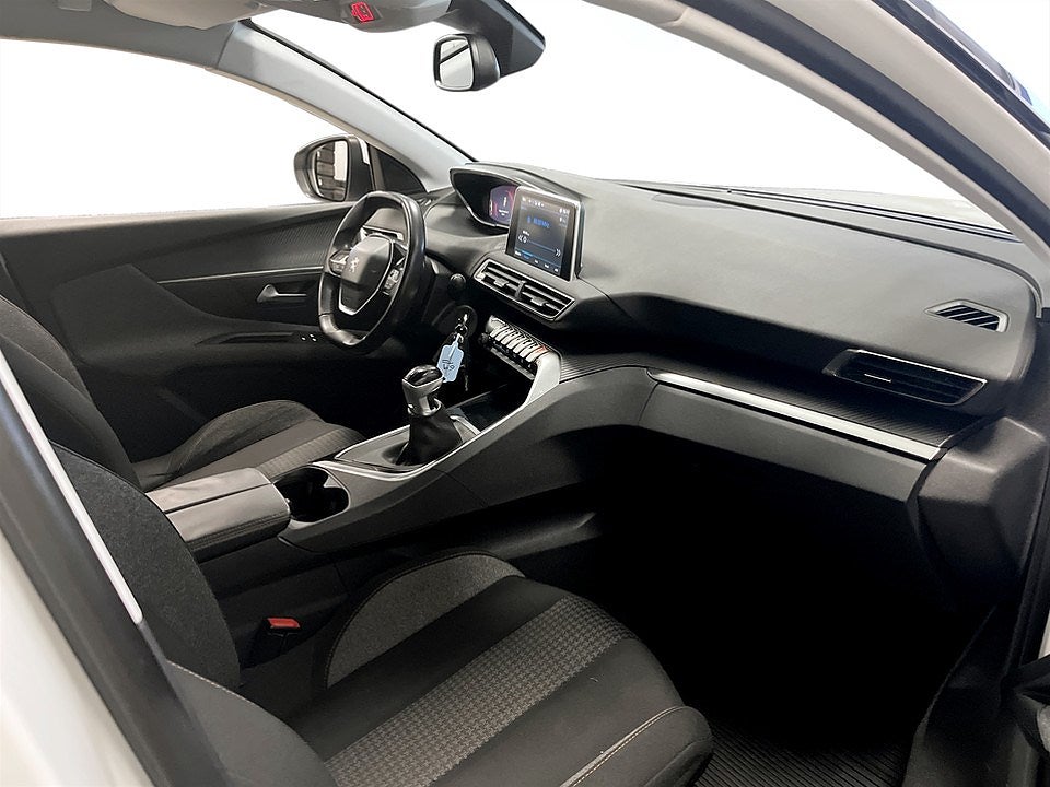 Bild på Peugeot 3008 Active 1.2 PT 130hk - FARTHÅLLARE