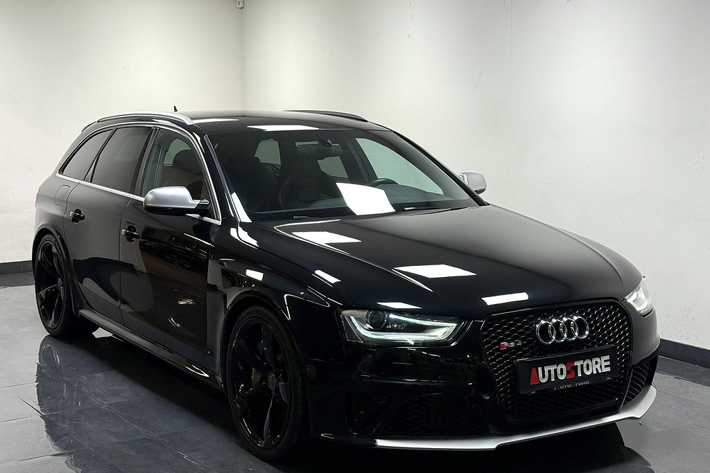 Audi RS4 Avant 4.2 FSI V8 Q Skalstolar Keramiska B&O Se specRS Euro 5