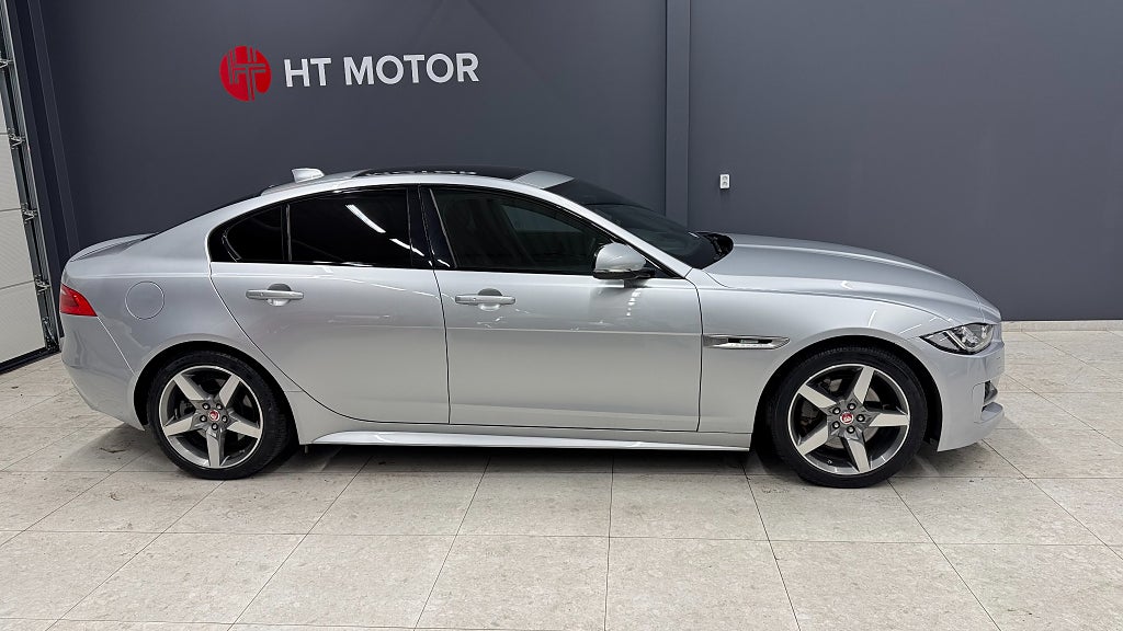 Jaguar XE 20t R-Sport/ 4.99%/Värmare/Backkamera/Taklucka/Cockpit
