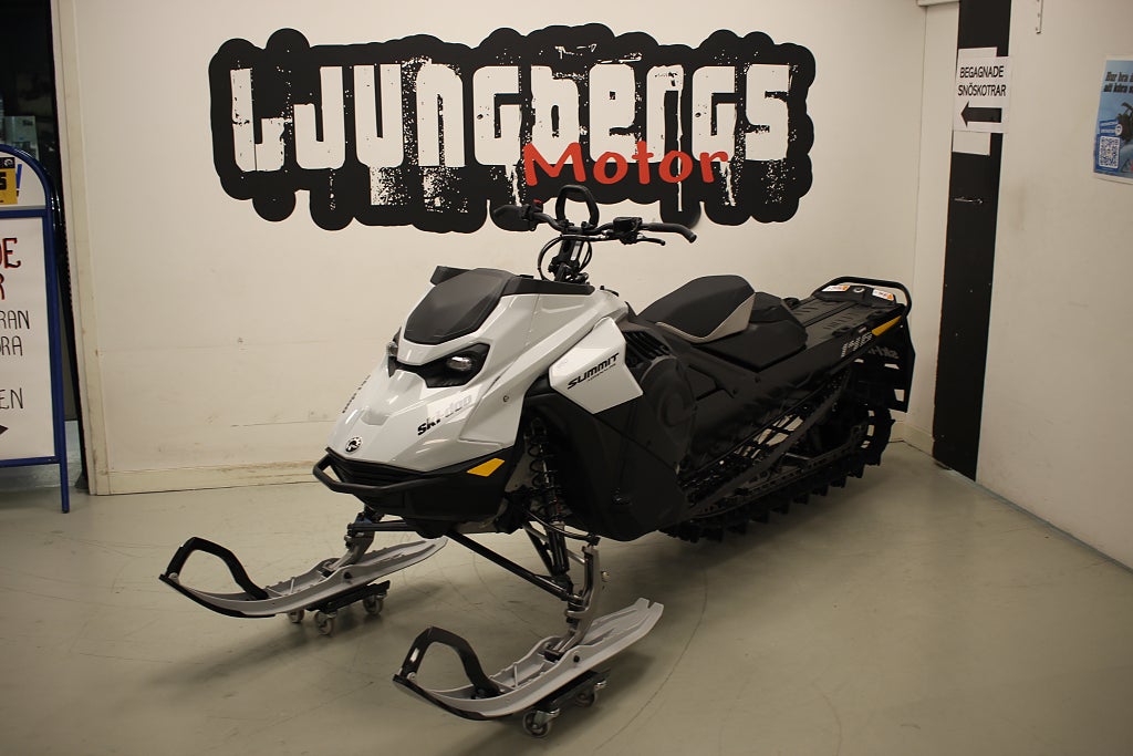 Ski-Doo Summit Adrenaline 850 E-tec 146" 2026