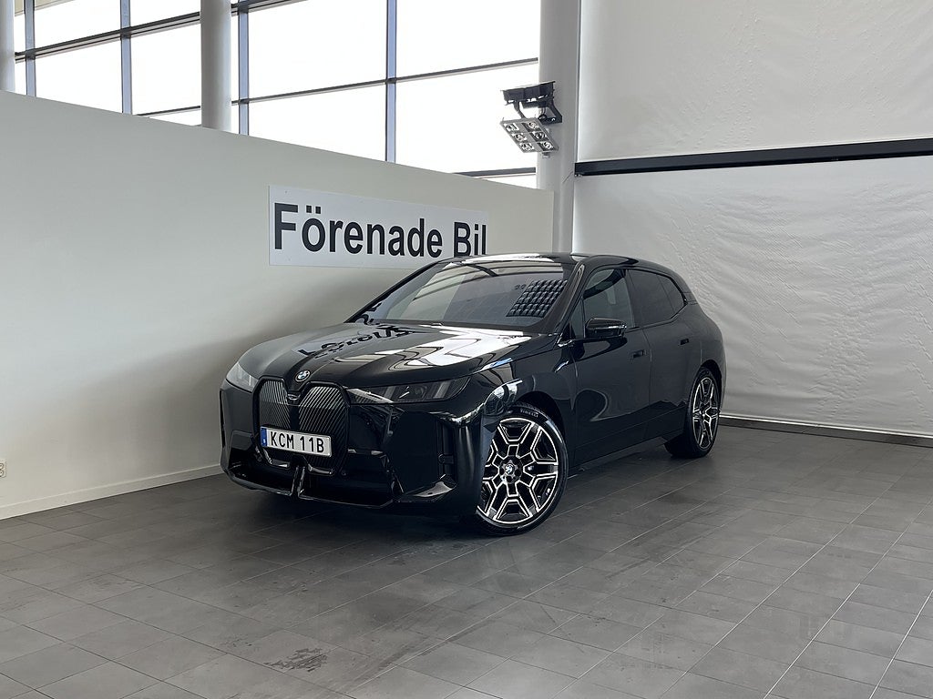 BMW iX xDrive60 M Sport Panorama B&W Drag Soft Close 