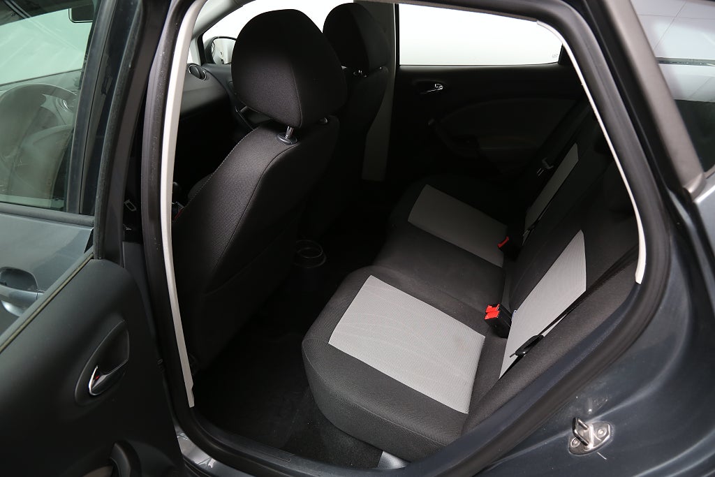 Seat Ibiza 1,2 TSI 105hk Style Aut 5dr P-sensor Motorvärmare Drag 2013