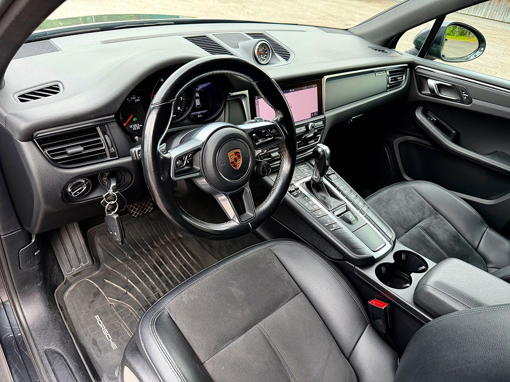 Porsche Macan PDK Base|Sport Chrono|21"|Värmare|CarPlay|BOSE|Panorama