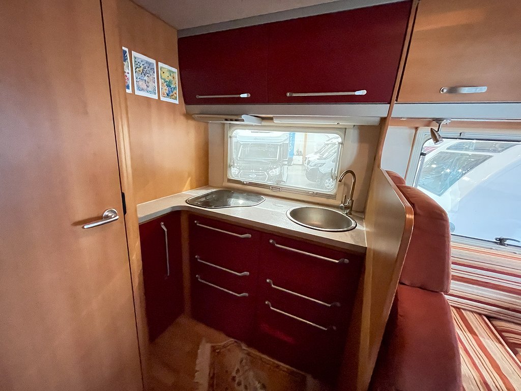 Eura Mobil TI 560 LB /B-körkort/Dragkrok/Taksäng/Ugn - Eura Mobil