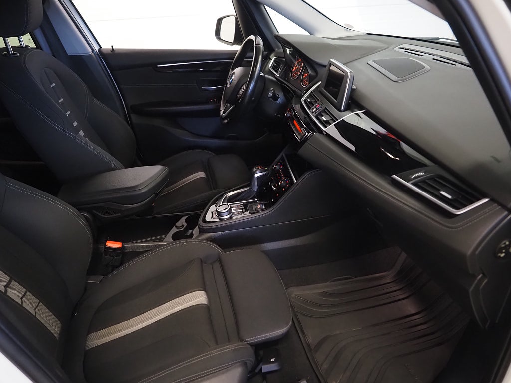 BMW 218 d 150hk Active Tourer  Sport line | Backkamera | Navi |