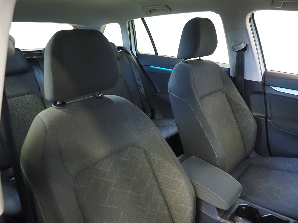 Volkswagen Golf SC 1.5 TSI 150hk Kamera P-Värmare Lane Assist Moms