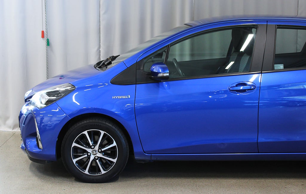 Toyota Yaris Hybrid e-CVT Touch & Go Edition, S&V-hjul, B-Kamera