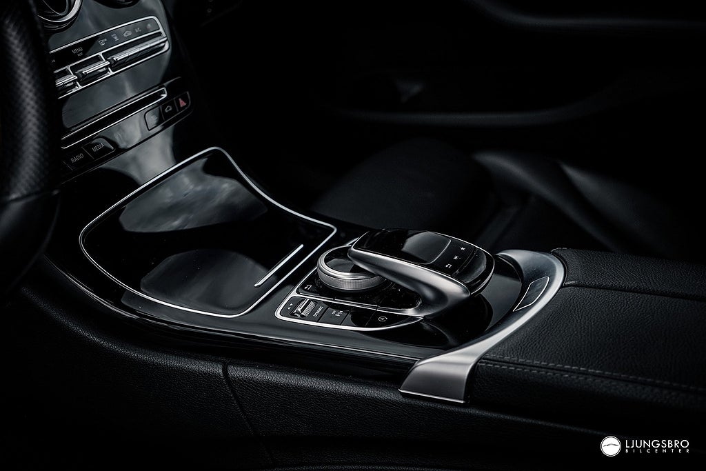 Mercedes-Benz C220 2018 - miniatyr 5