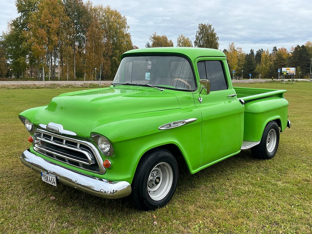 Chevrolet Apache Stepside Pickup 