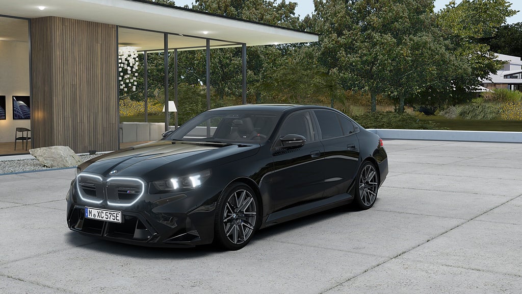 BMW M5 xDrive Sedan 727hk Panorama B&W Dragkrok