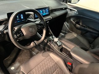 MG 3 Hybrid+ Luxury Metallic 360° GPS Pvärm S/V-hjul MOMS
