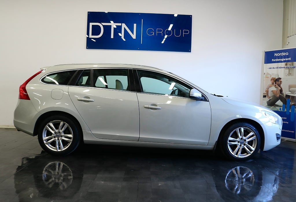 Volvo V60 D5 Geartronic Summum Euro 5/NYSERVAD/VÄLSKÖTT