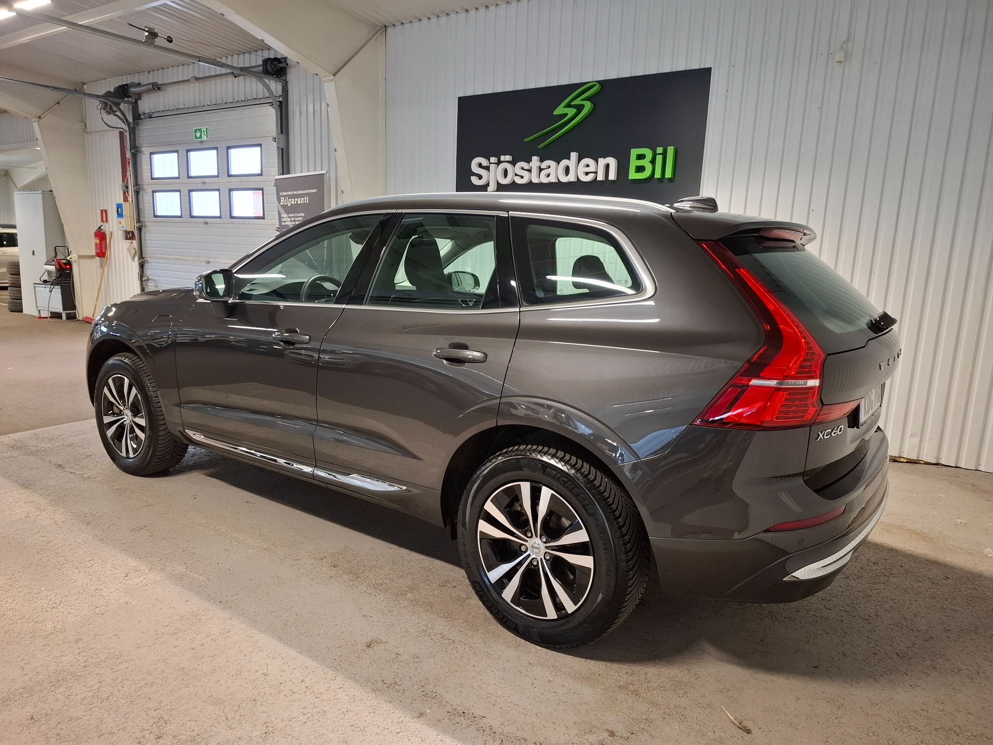 Volvo XC60 Recharge T6 350 18,8 kWh AWD 2023, bild 4/46