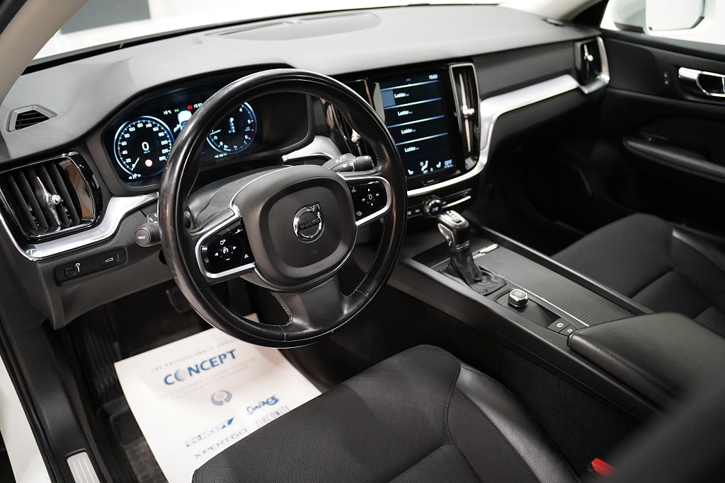 Volvo V60 Cross Country D4 AWD 190hk Momentum D-värm Drag VOC P-sens MOMS