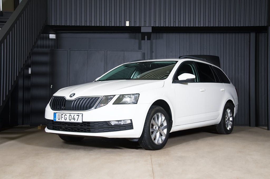 Skoda Octavia Kombi 2.0 TDI SCR 4x4 / Nybytt kamrem / Drag 