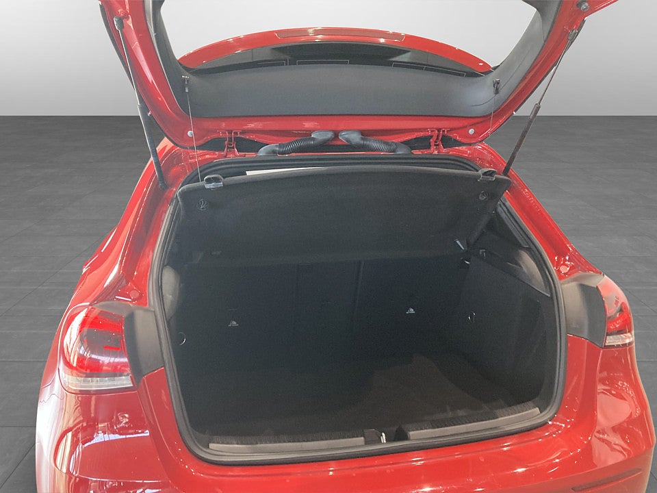 Bild på Mercedes-Benz A180 AMG-Line Base 136hk Aut B-KAMERA NAVI