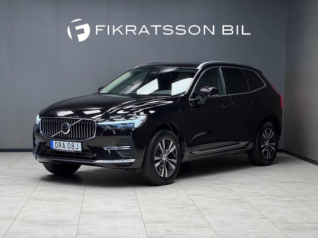 Volvo XC60 Recharge T6 AWD Core Edition/ Drag / Panorama