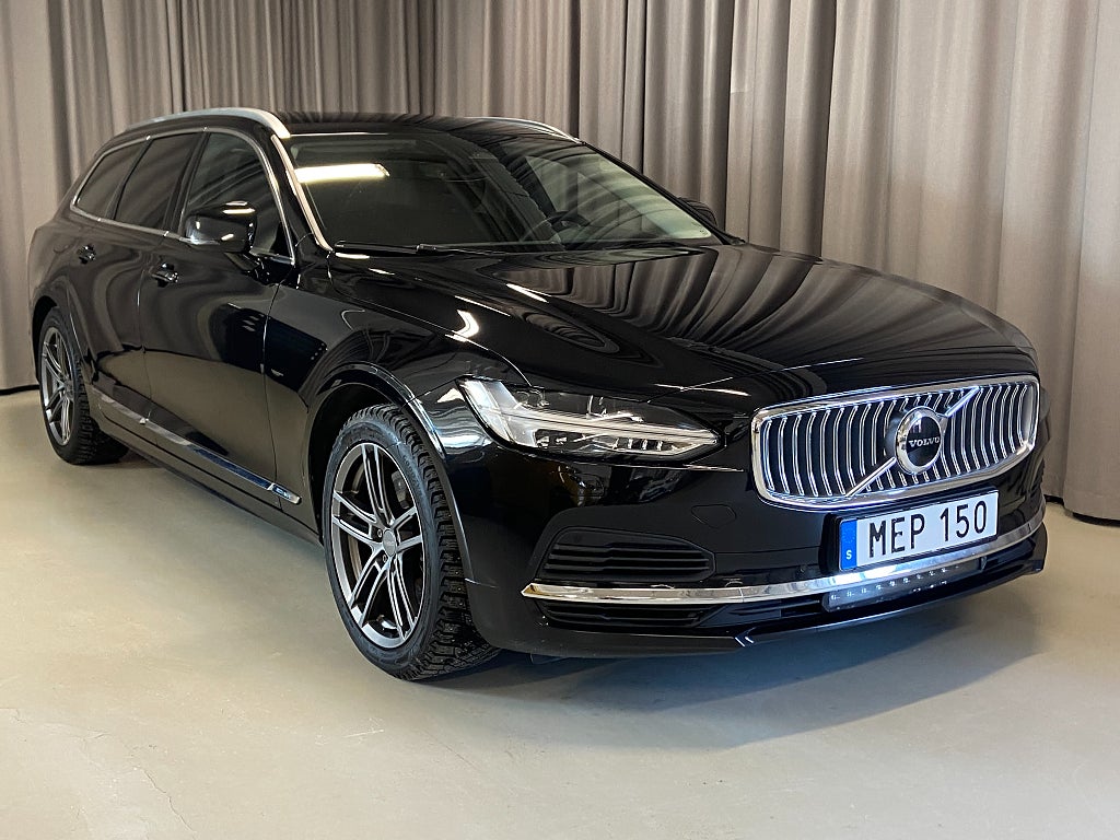 Volvo V90 Recharge T6 350hk AWD Core Bright Pvärm Drag Navi