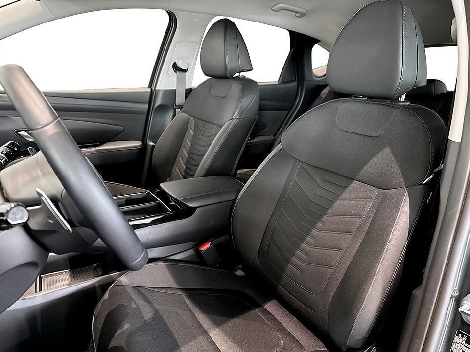 Bild på Hyundai Tucson Essential Hybrid 215hk Aut 4WD B-KAMERA CARPLAY