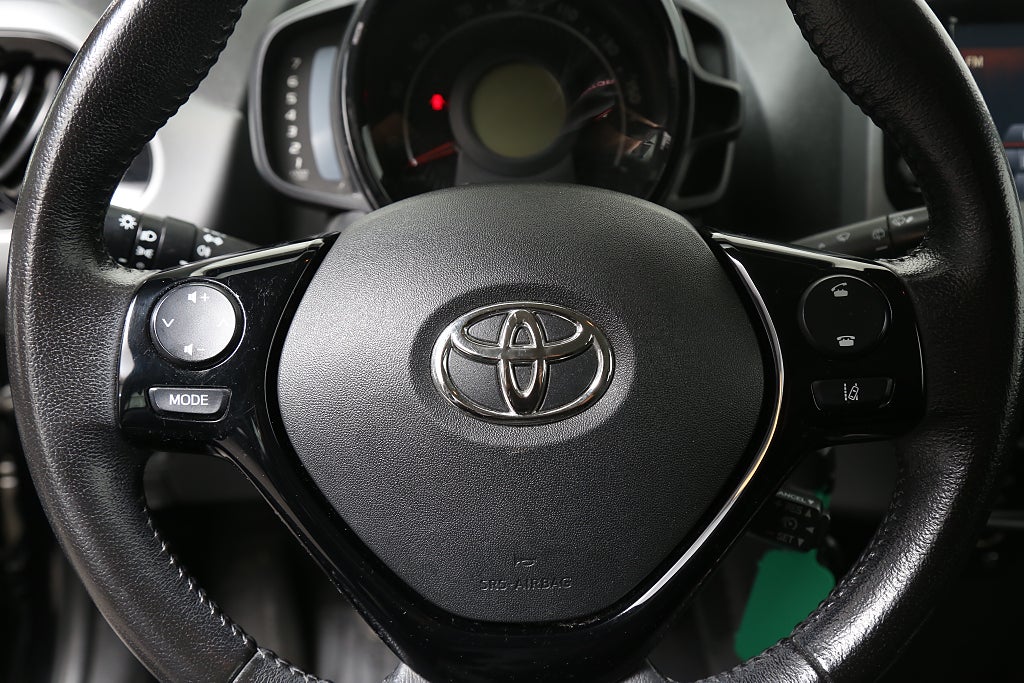 Toyota Aygo 1,0 VVT-i X-PLAY 5-dörrar CarPlay Kamera 2019