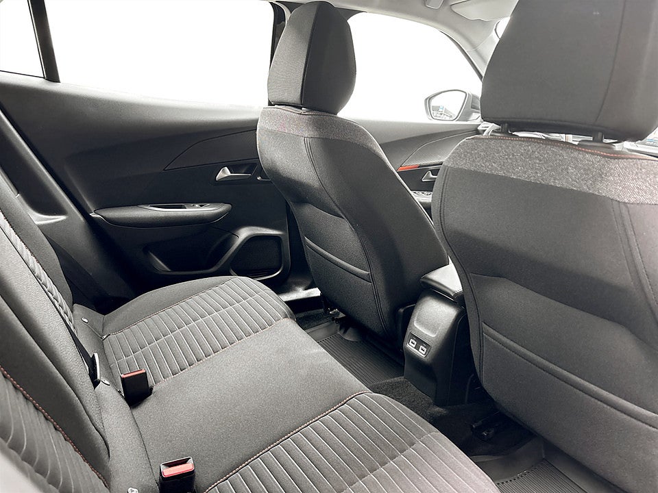 Bild på Peugeot E-2008 Active 50kWh 136hk Aut B-KAMERA CARPLAY