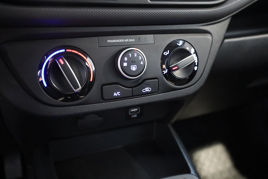 Hyundai i10 1.0 blue AMT Essential CarPlay Rattvärme Leasbar 2022