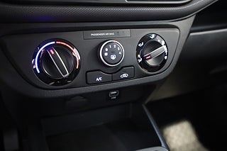 Halvkombi Hyundai i10 19 av 24
