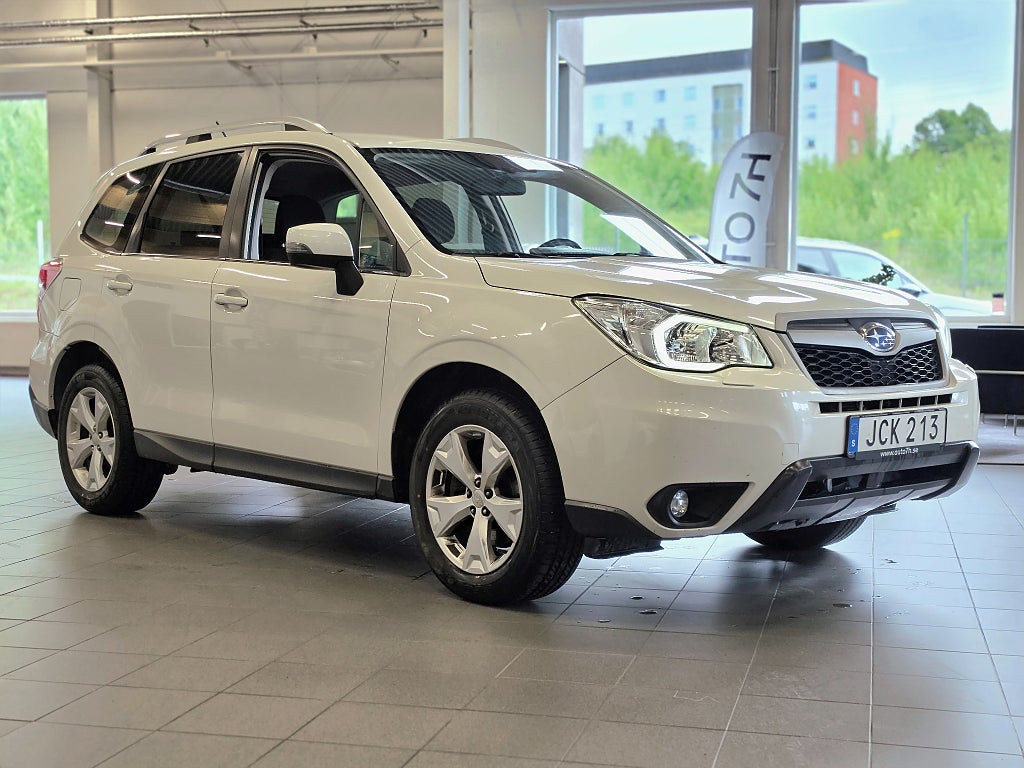Subaru Forester 2.0 4WD / Drag / Motorvärmare / 3.45% ränta / Nyservad