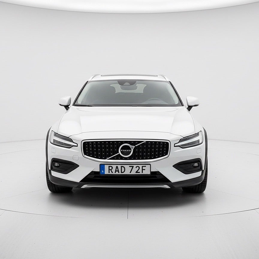 Volvo V60 Cross Country B4 AWD / Inscription / Panorama