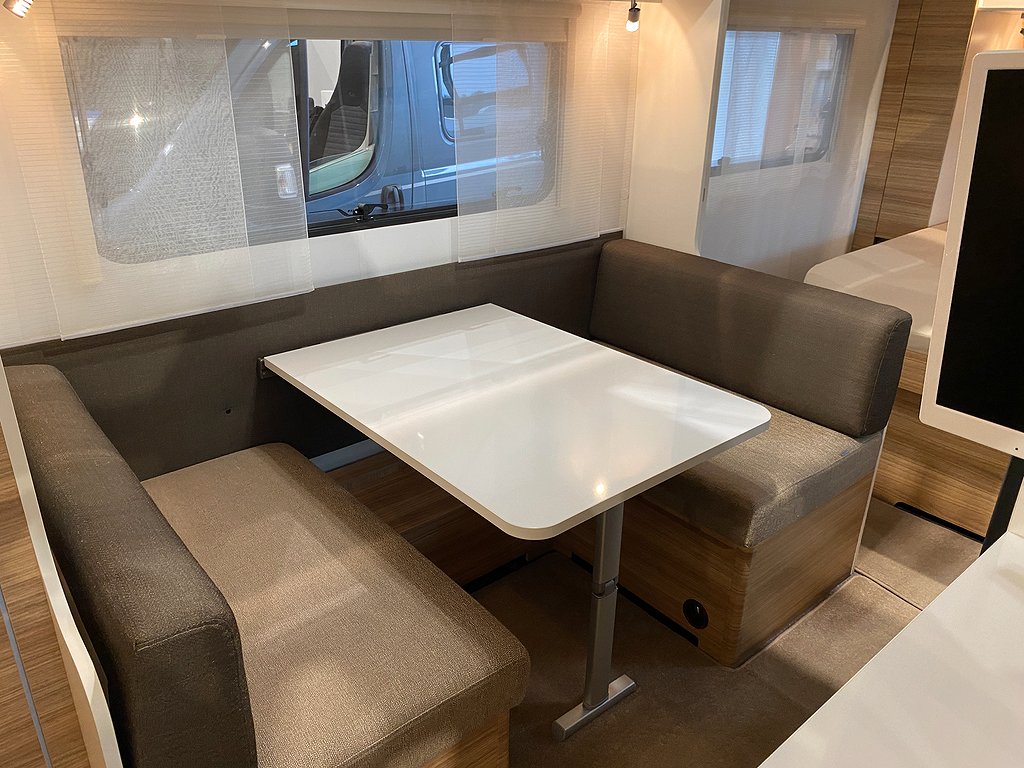 Adria Altea 542 PH / B-körkort / Markis / Queens-bed / Sittgrupp - Adria