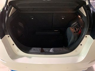 Halvkombi Nissan Leaf 15 av 24