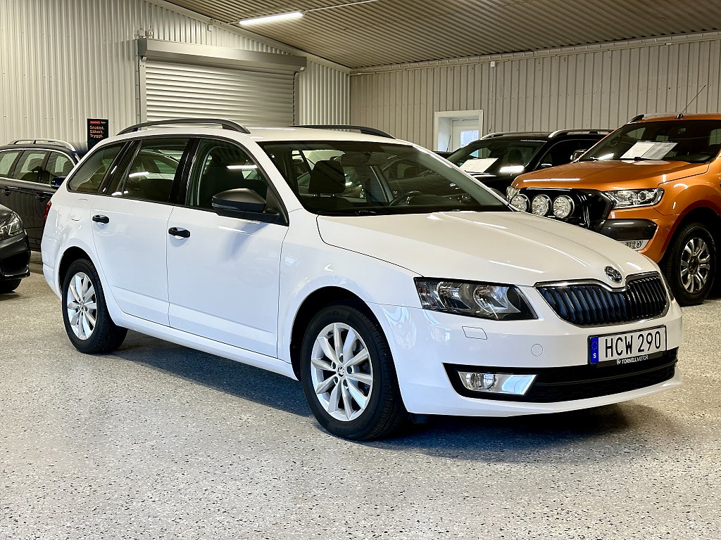 Skoda Octavia Kombi 1.6 TDI Euro 6 Nybesiktigad Nyservad Kamrem bytt