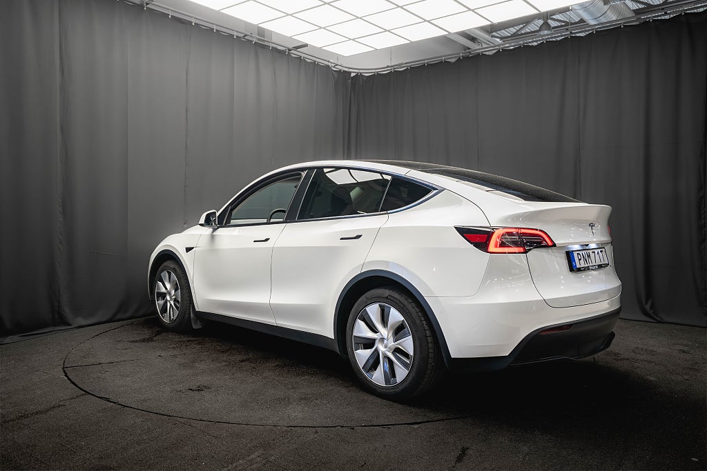 Tesla Model Y Long Range AWD DRAG PANO LÄDER 1-ÄGARE MOMS