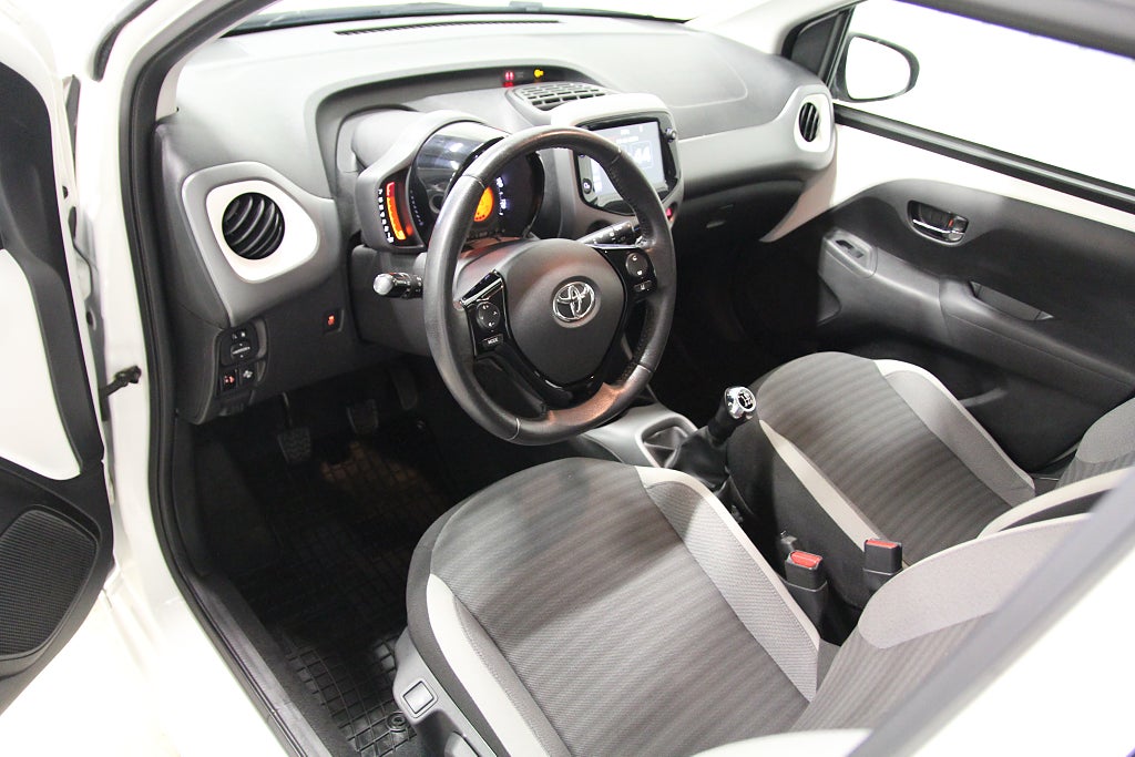 Toyota Aygo 5-dörrar 1.0 VVT-i X-PLAY mycket fin