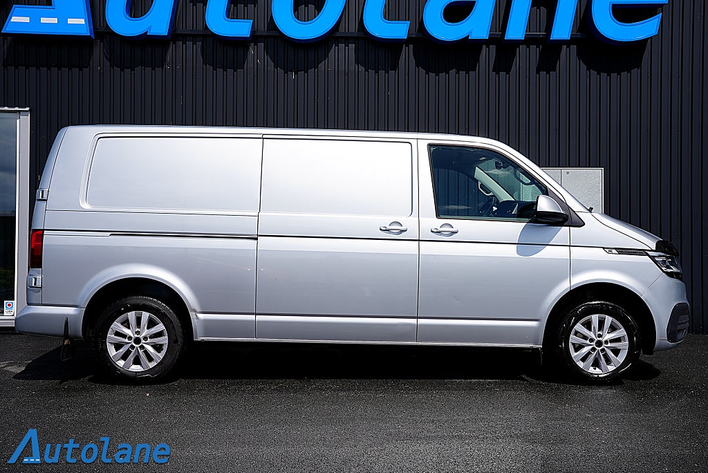 Volkswagen Transporter T30 2.0 TDI DSG, Backamera, Värmare, Drag, MOMS 150h