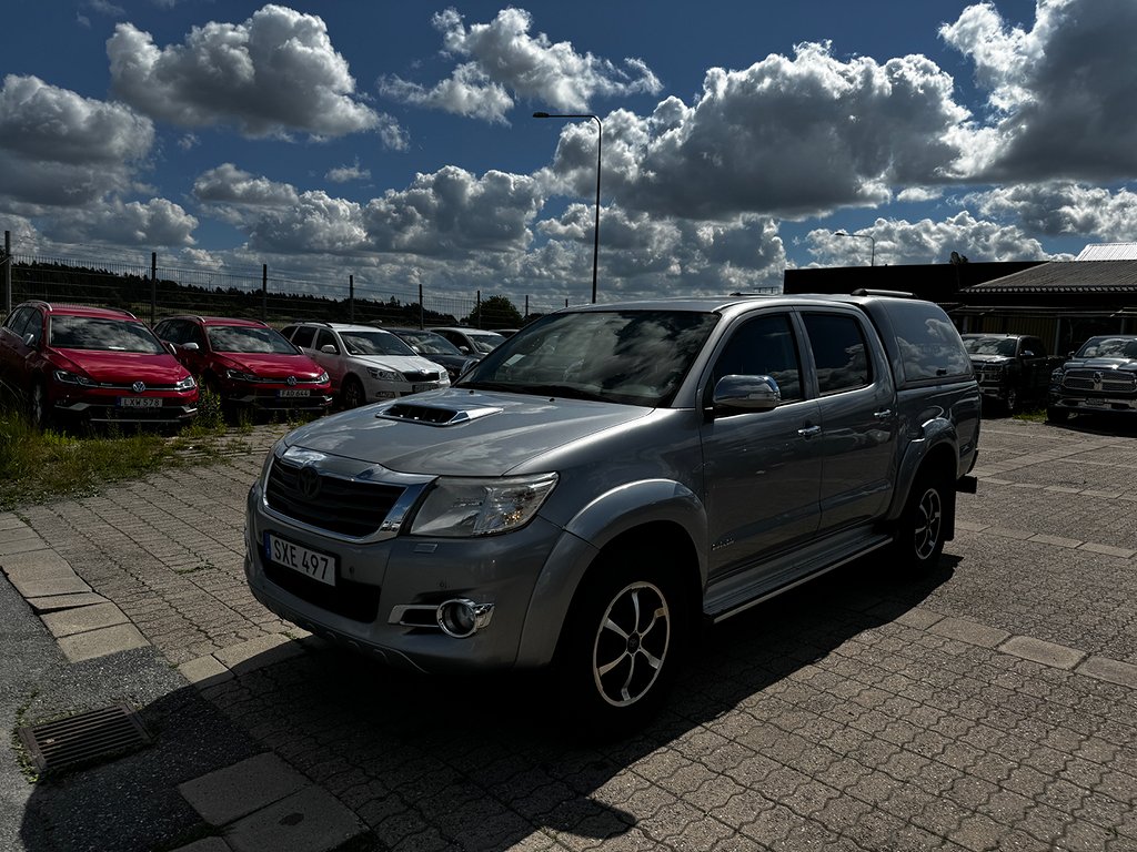 Toyota Hilux 3.0 D-4D 4WD NAVI INVINCIBLE KÅPA 2-ÅRS GARANTI