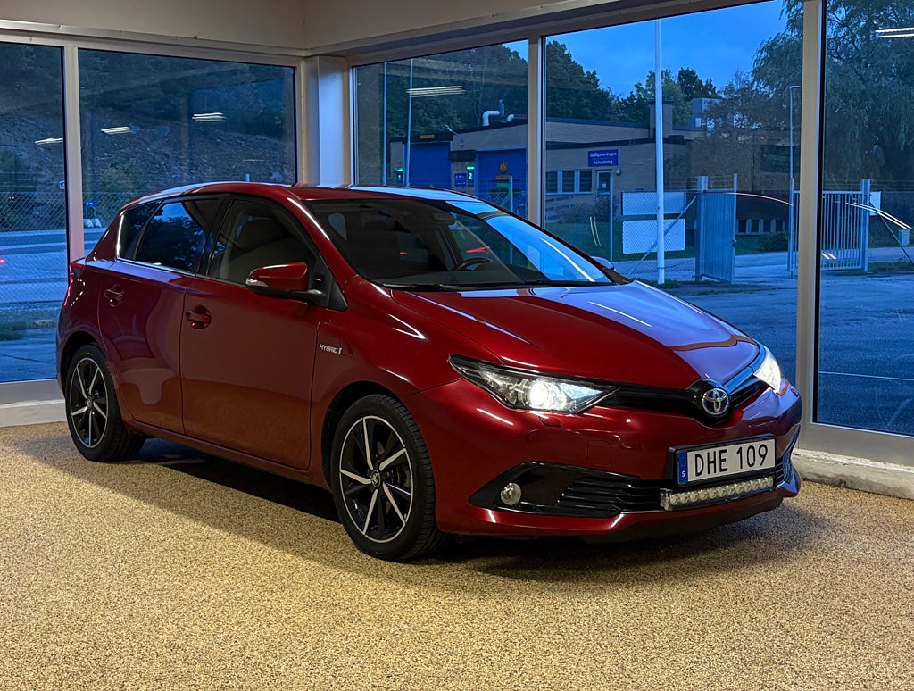 Toyota Auris Hybrid e-CVT Comfort, Touch & Go Edition 136 HK Kamera Nav