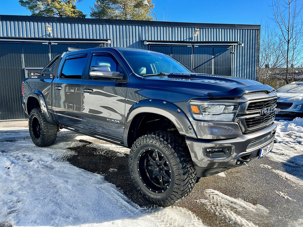 Dodge RAM Crew Cab Laramie Sport 4WD OFFOROAD 6" HÖJD!