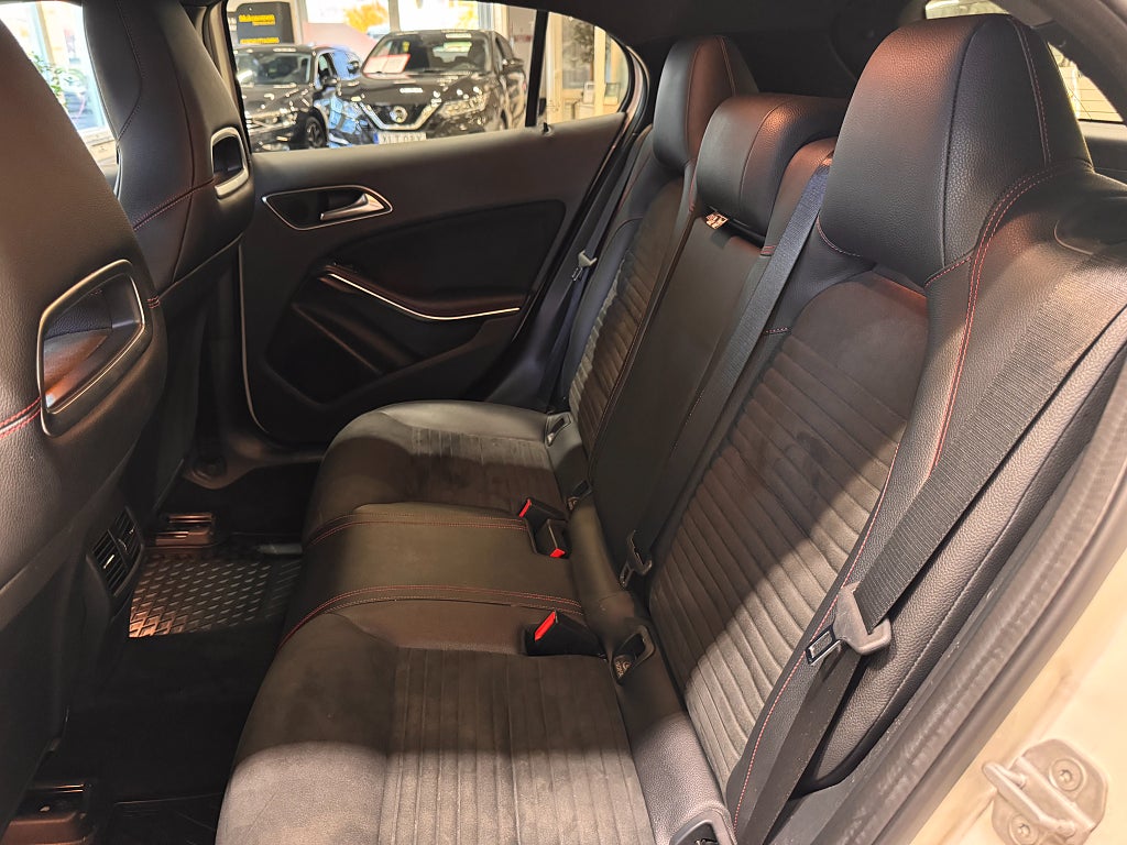 Mercedes-Benz GLA 2016 - miniatyr 27