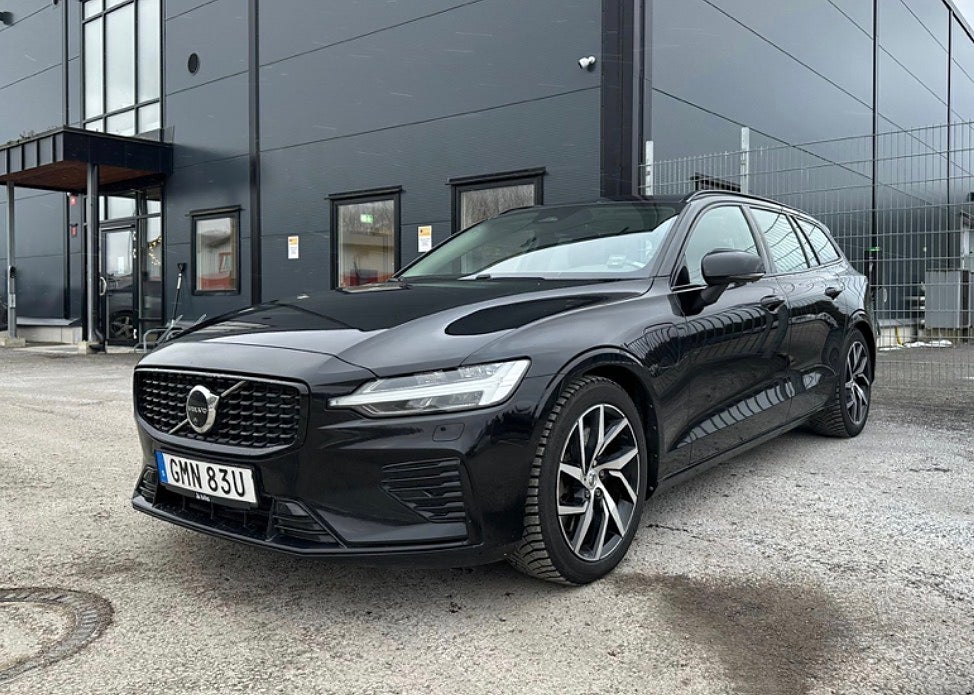Volvo V60 Recharge T6 AWD / R-Design / Drag/ 1 ägare/