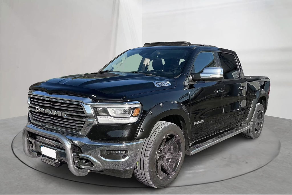 RAM 1500 Crew Cab 5.7 V8 HEMI Laramie Night H/K PANO  MOMS 