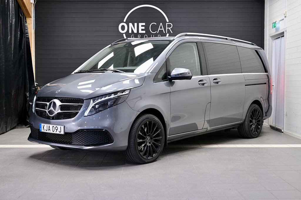 Mercedes-Benz V 300d 4MATIC Lång MOMS Burmester Eldörrar Drag Värmare