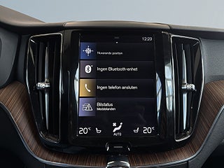 Volvo XC60 B4 AWD Momentum Advanced S&V-hjul Värmare Drag Kamera – bild 11