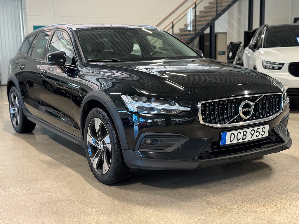 Volvo V60 Cross Country B4 AWD AUT LÄDER VOC MOMS LEASBAR