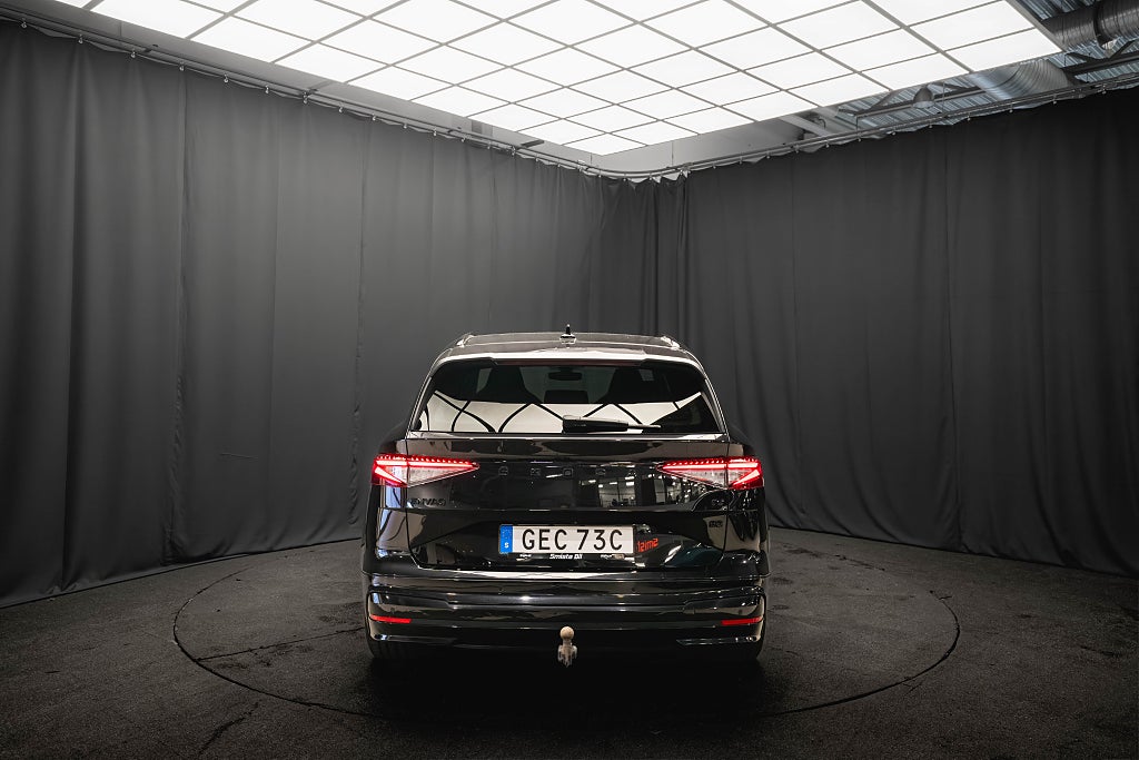 Skoda Enyaq iV 80 SPORTLINE DRAG KAMERA VÄRMEPUMP 1-ÄGARE MOMS