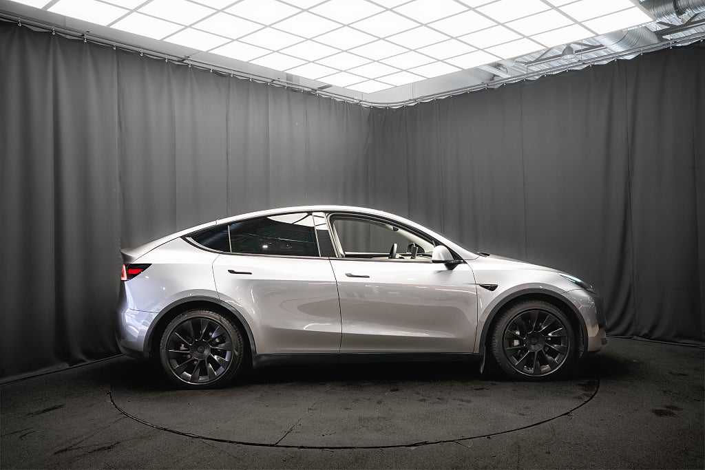 Tesla Model Y Long Range AWD DRAG 20'' QUICKSILVER PANO 1-ÄGARE MOMS