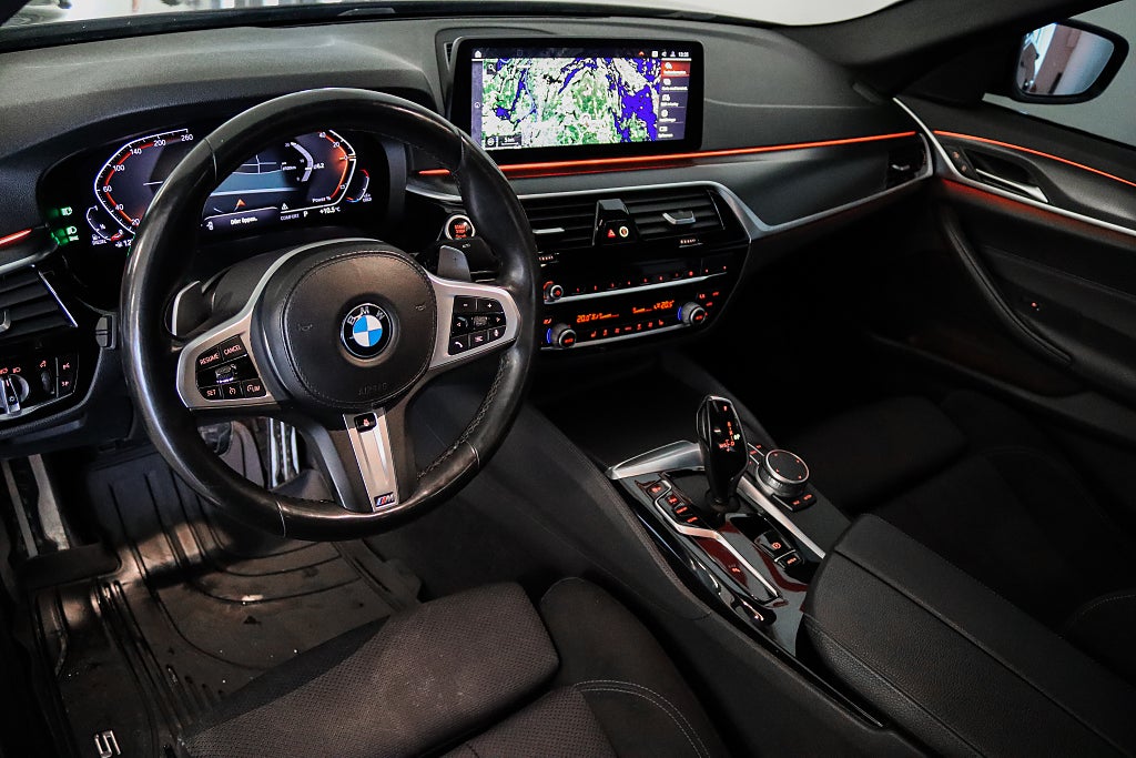 BMW 520 d xDrive Sedan M Sport Cockpit HiFi Drag Värmare